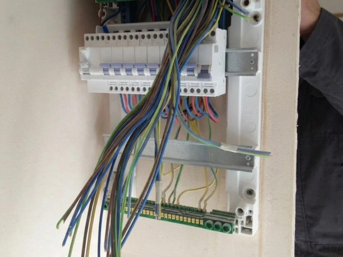 Intervention — électricité & courants faibles